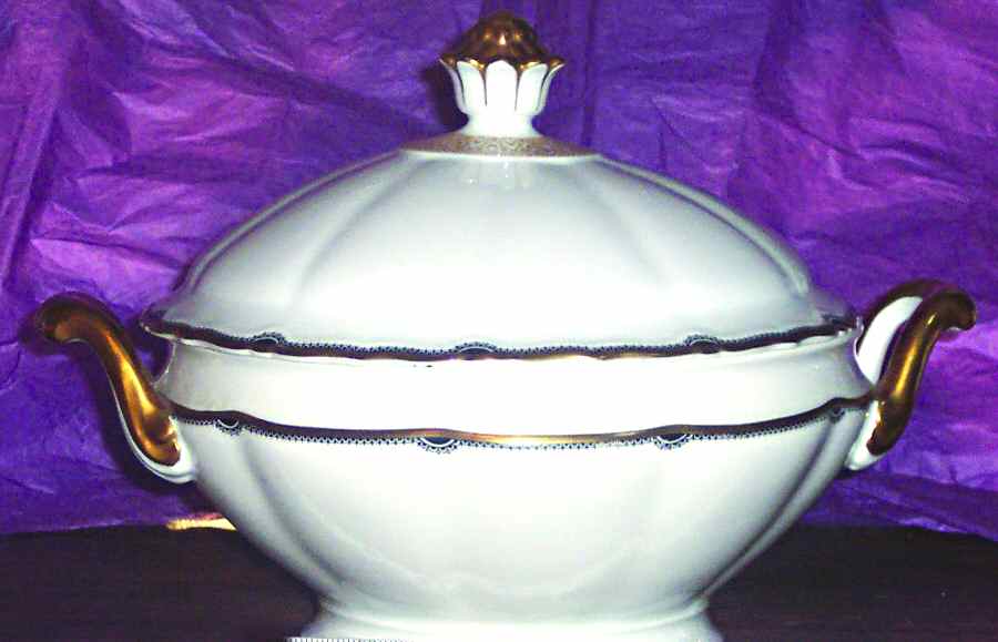 MUE118 Round Covered Vegetable by Paul Muller-1