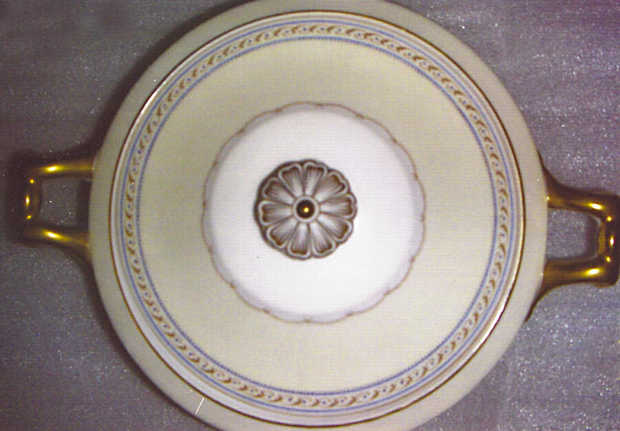 V1802 Round Covered Vegetable by Meito-1