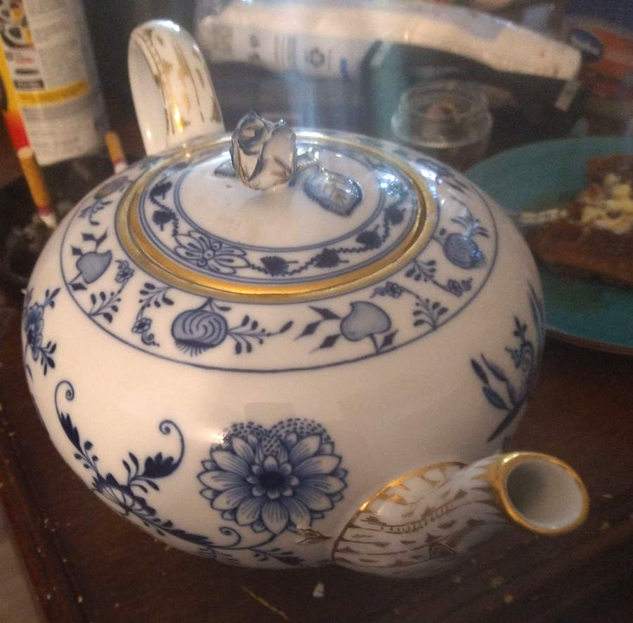 Blue Onion (Gold Trim Accent) Teapot & Lid by Meissen (Germany)-1