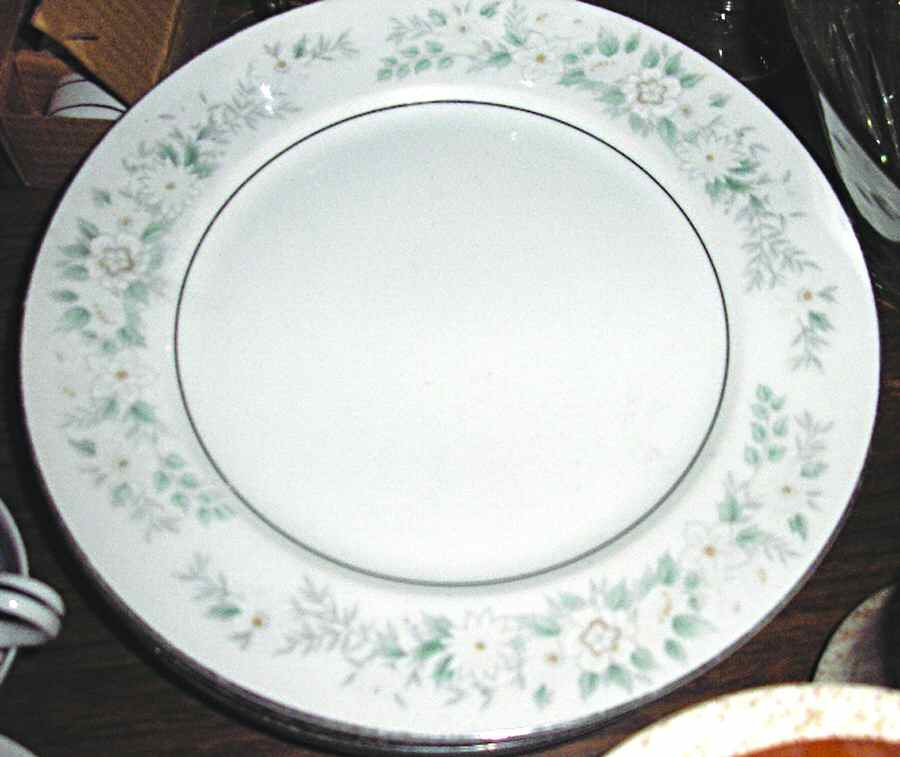 Patricia Dinner Plate by Mt Hira-1