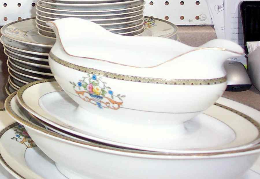 MEI992 Gravy Boat with Attached Underplate by Meito-1