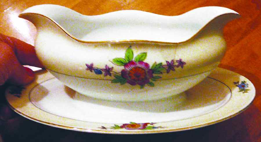 MEI995 Gravy Boat with Attached Underplate by Meito-1