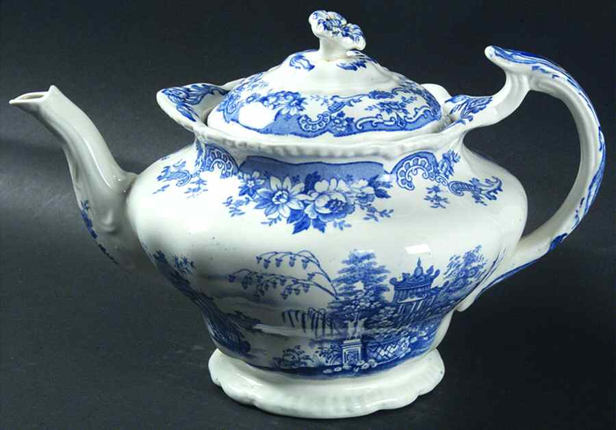 Bombay Blue (Scalloped) Teapot & Lid by John Maddock & Sons-1