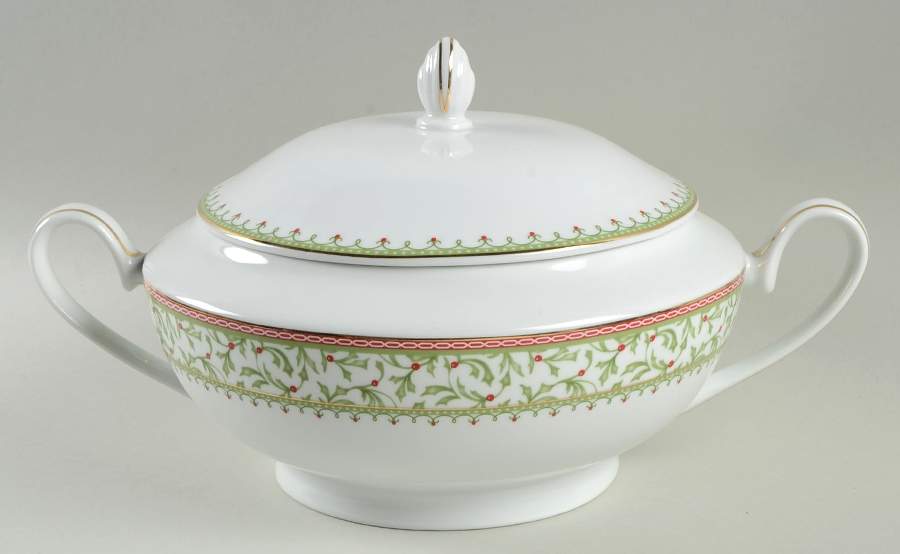 Holiday Traditions 2 Qt Round Covered Casserole by Mikasa-1
