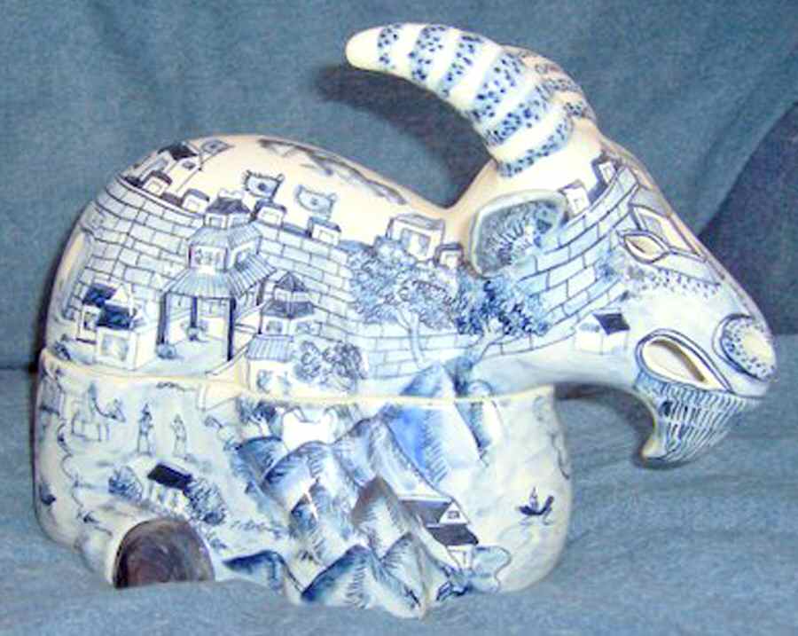 MOT52 Tureen &  Lid by Mottahedeh-1