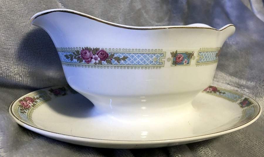 MEA235 Gravy Boat with Attached Underplate by Alfred Meakin-1