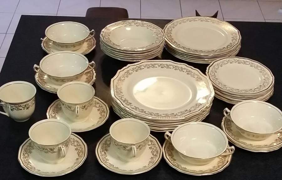 MEA244 Dinner Plate by Alfred Meakin-1