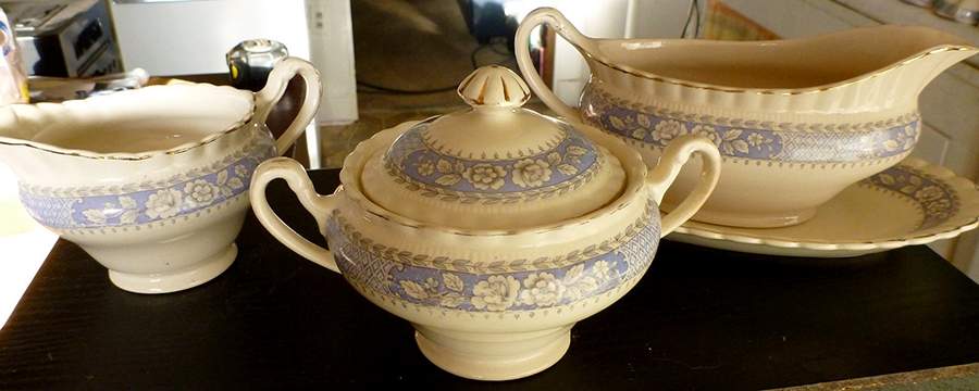 MEK248 Sugar Bowl & Lid by J & G Meakin-1