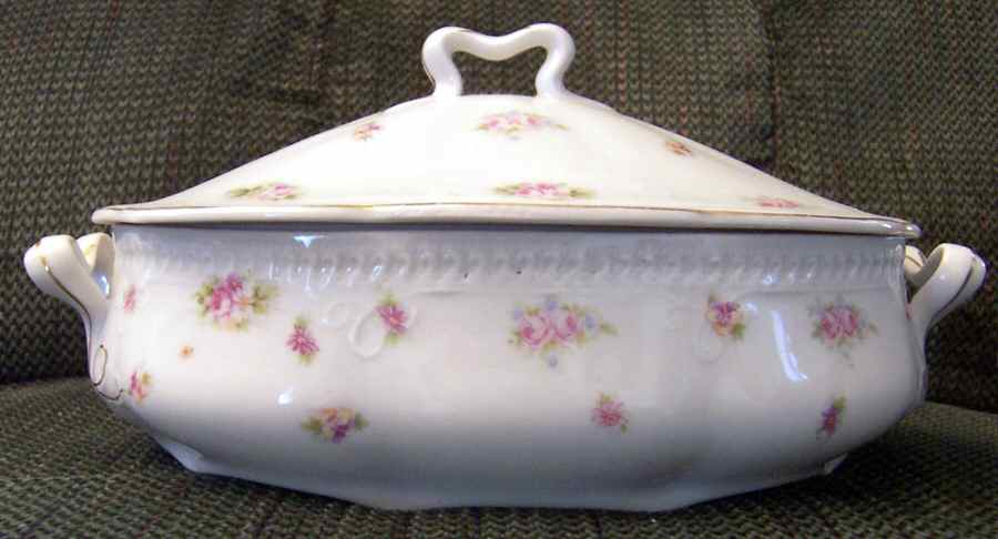 MEG11 Oval Covered Vegetable by Merkelsgrun-1