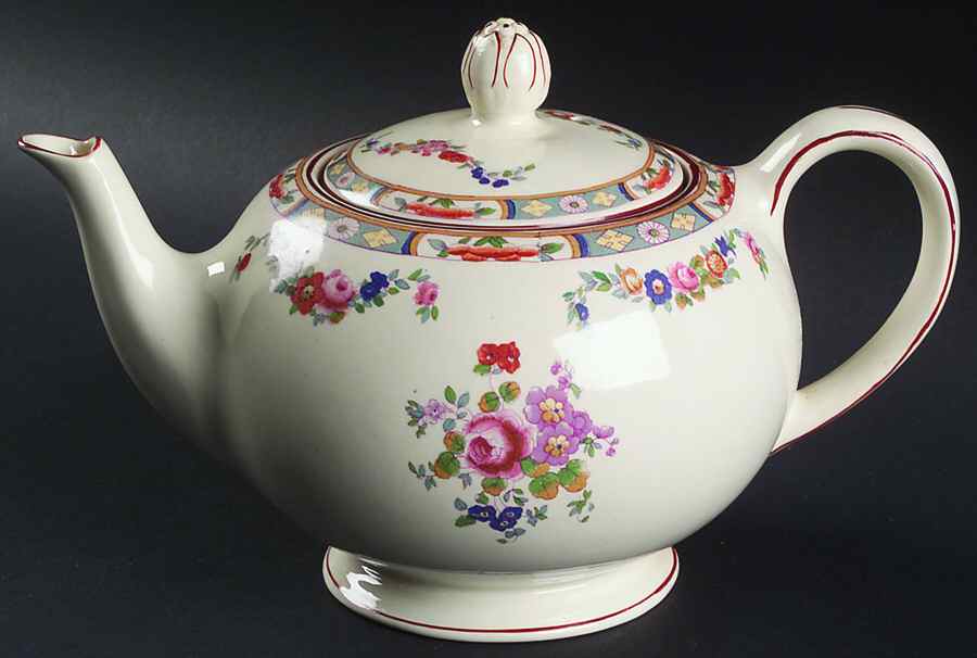 Richmond (Cream Background) Teapot & Lid by J & G Meakin-1