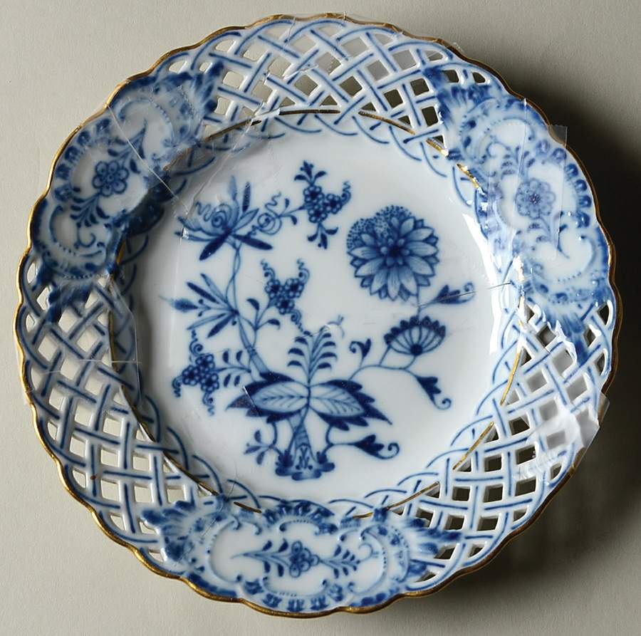 Blue Onion (Pierced, Gold Trim) Bread & Butter Plate by Meissen (Germany)-1