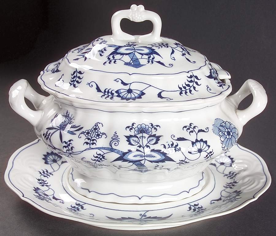 Blue Danube (Blue Design) Oval Tureen & Lid with Underplate by Mascot (Japan)-1