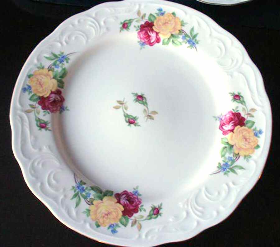 MNU2 Dinner Plate by Menuet (Poland)-1