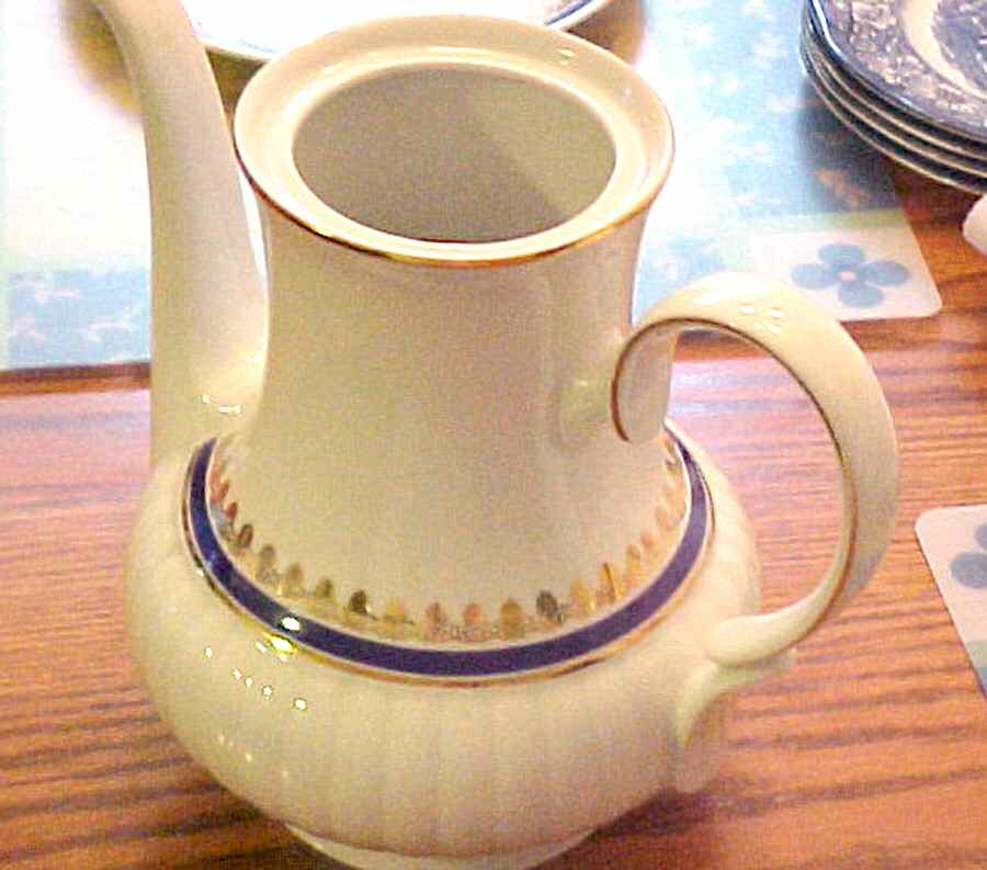 527 Teapot No Lid by Mitterteich-1