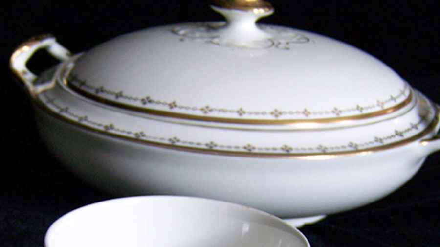 MEA264 Round Covered Vegetable by Alfred Meakin-1