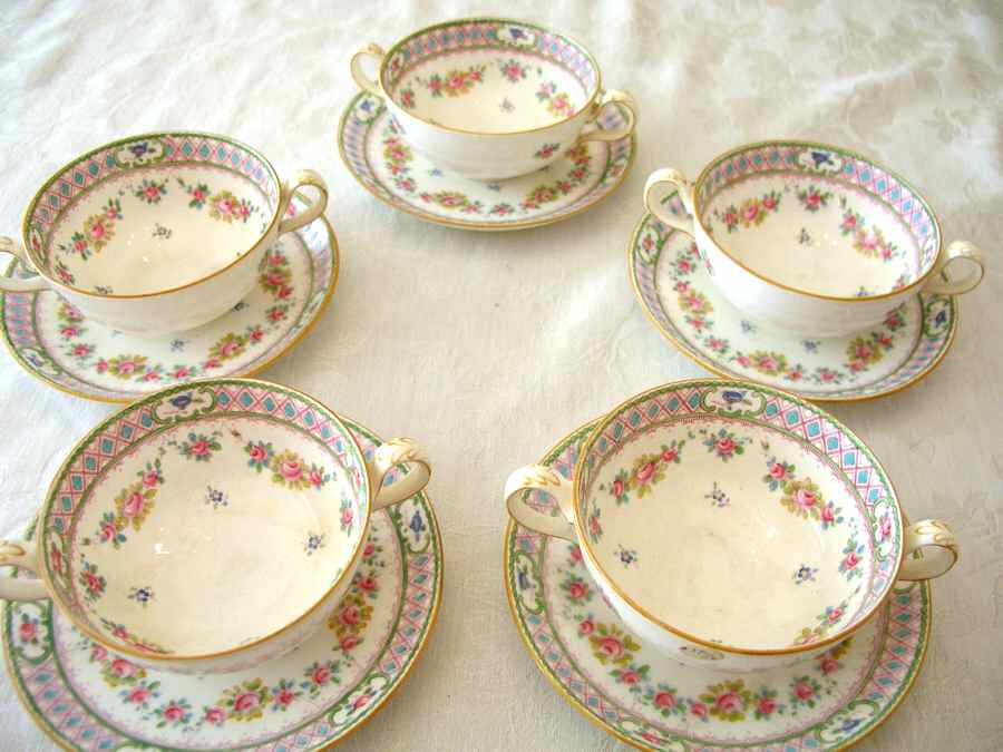 B823 Flat Bouillon Cup & Saucer by Minton-1
