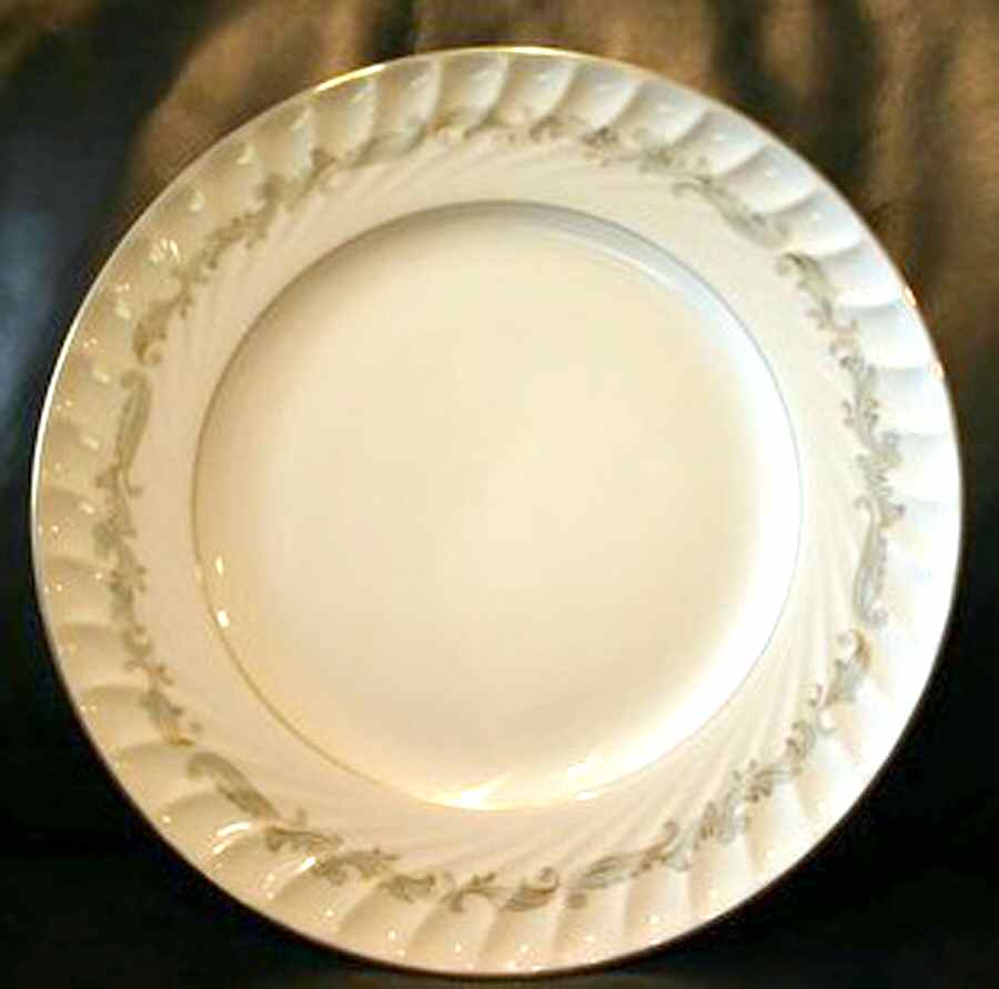 Westminster Dinner Plate by Meito-1