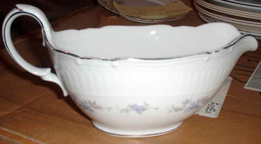 Everlast Gravy Boat by Mikasa-1