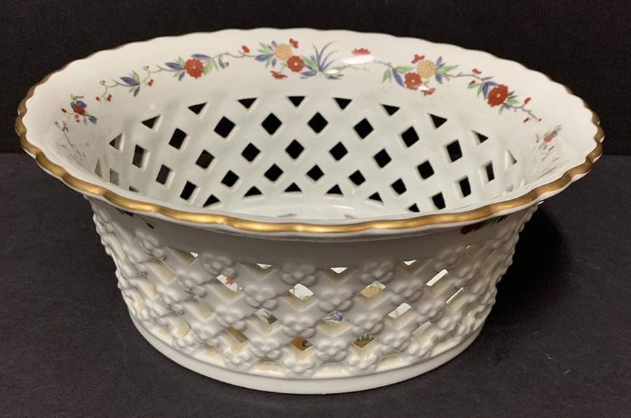 Rock Garden (White) 10" Pierced Oval Bowl by Mottahedeh-1