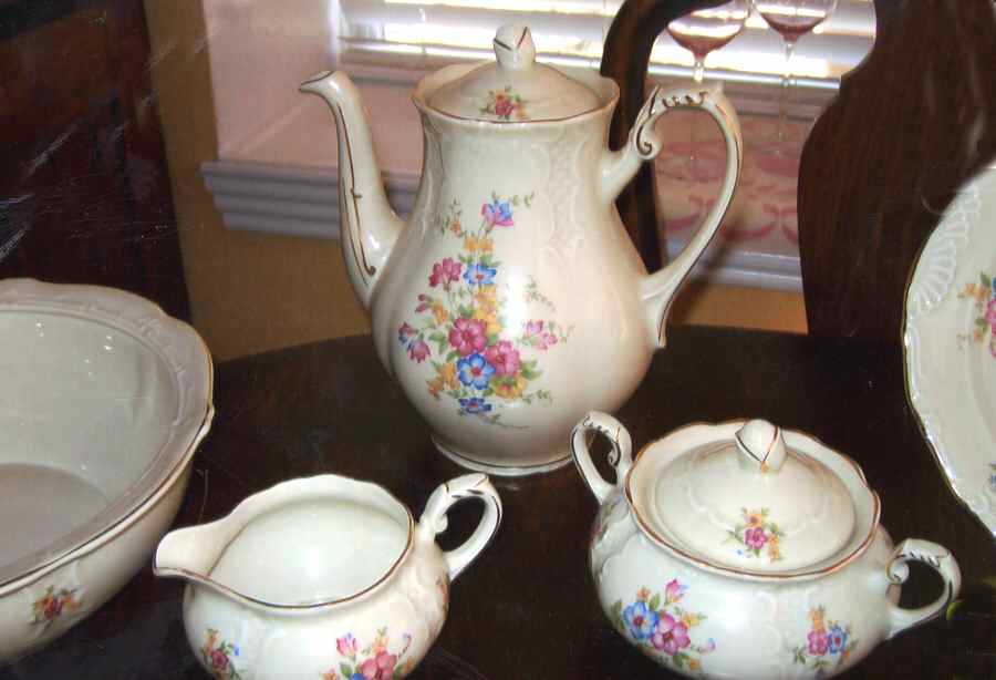 MPI1 Coffee Pot & Lid by Mosa Porcelain-1