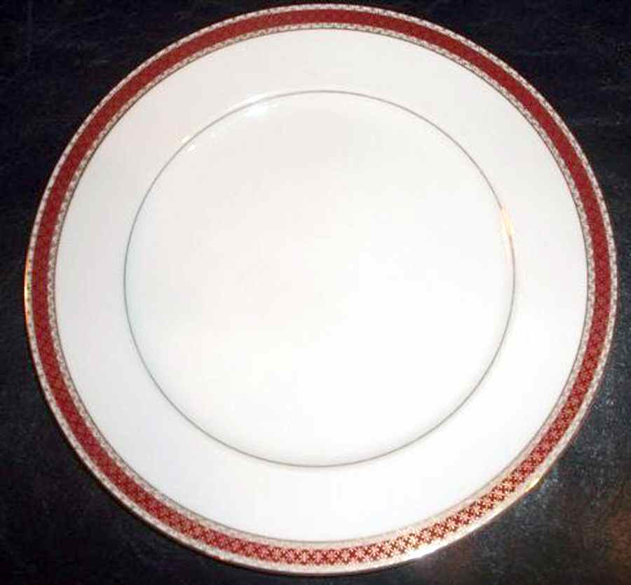 Sweetline Dinner Plate by Meito-1