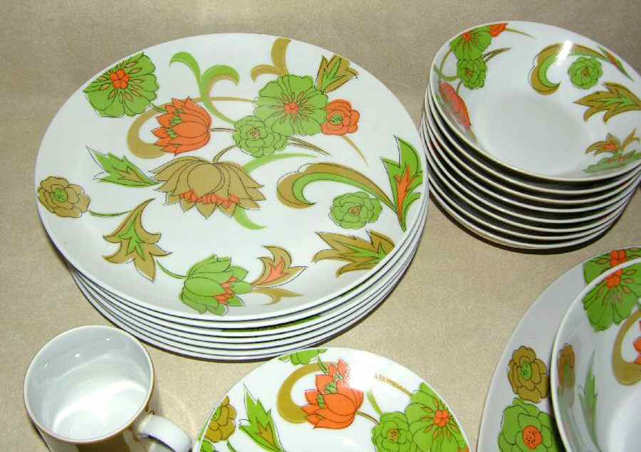 Everglade Dinner Plate by Mikasa-1