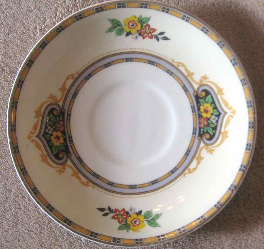 MEK281 Saucer by J & G Meakin-1