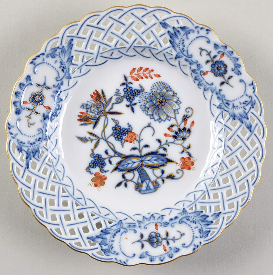 Blue Onion Rich Pierced Bread & Butter Plate by Meissen (Germany)-1
