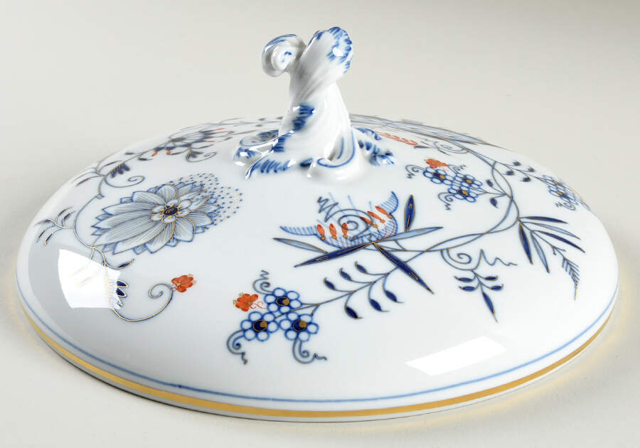 Blue Onion Rich Lid for Round Vegetable by Meissen (Germany)-1