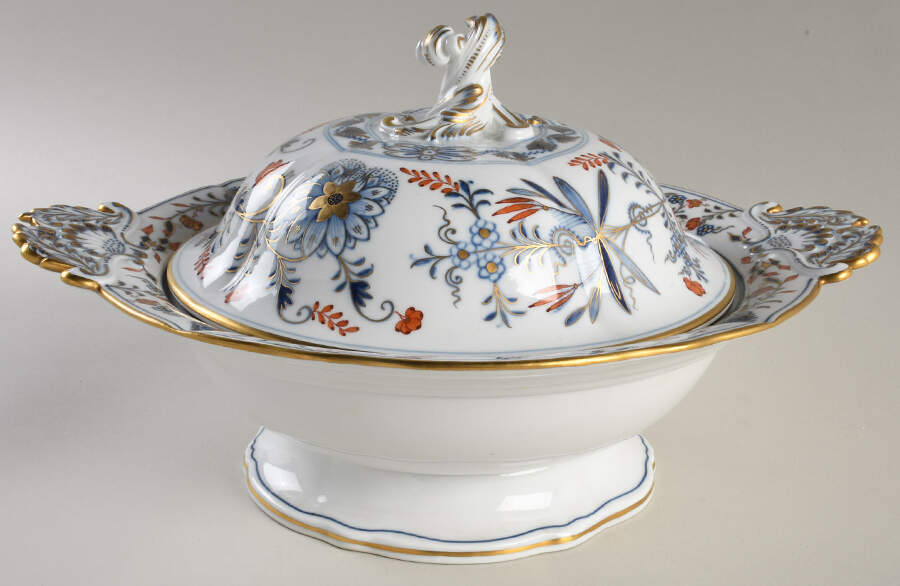 Blue Onion Rich Round Covered Vegetable by Meissen (Germany)-1