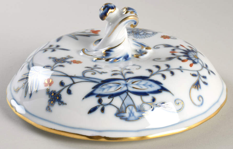 Blue Onion Rich Lid for Round Vegetable by Meissen (Germany)-1