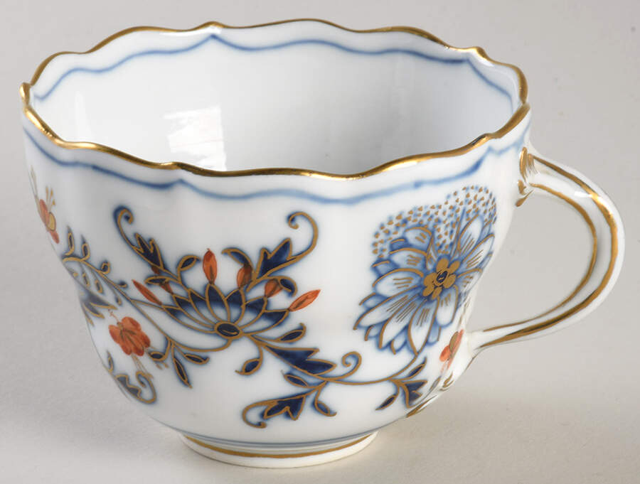 Blue Onion Rich Flat Cup by Meissen (Germany)-1