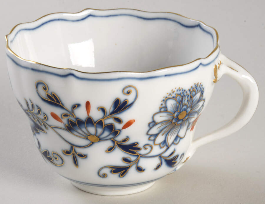 Blue Onion Rich Flat Cup by Meissen (Germany)-1