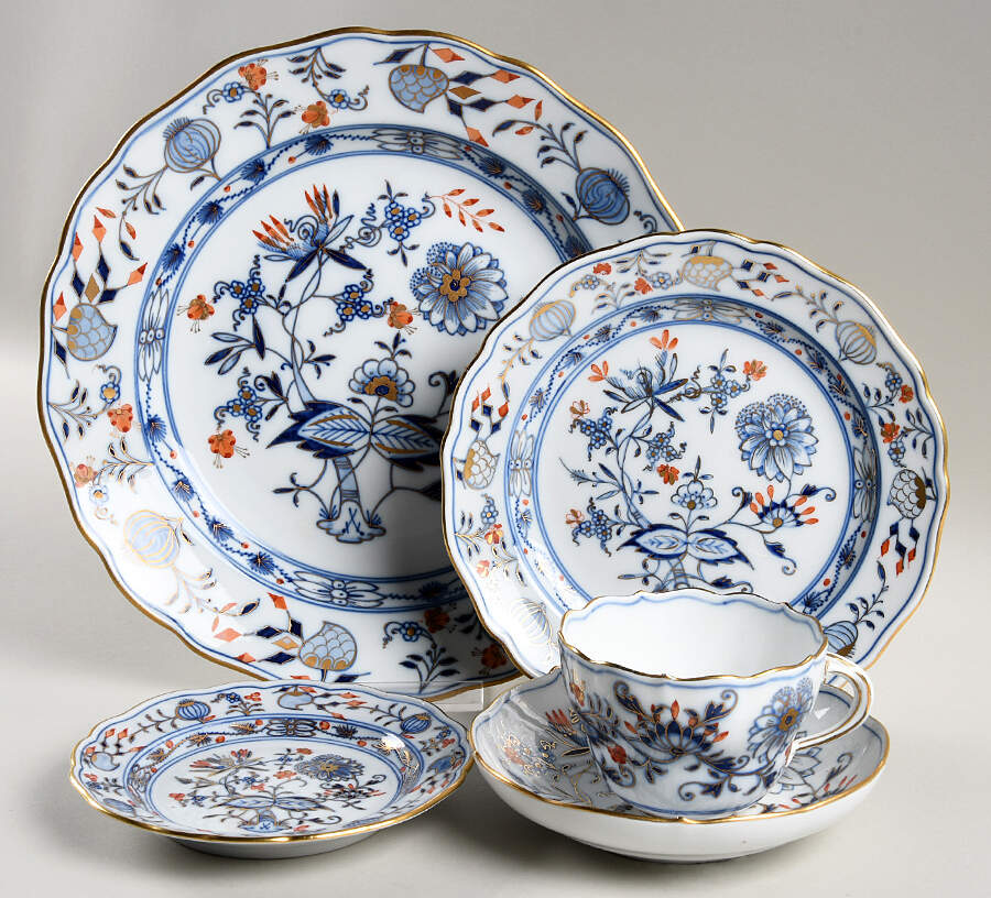 Blue Onion Rich 5 Piece Place Setting by Meissen (Germany)-1