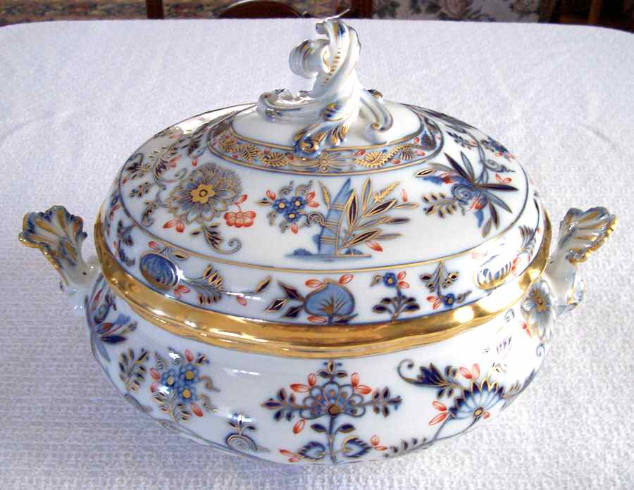 Blue Onion Rich Tureen &  Lid by Meissen (Germany)-1