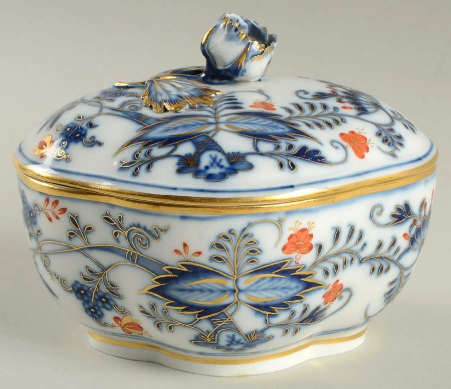 Blue Onion Rich Sugar Bowl & Lid by Meissen (Germany)-1