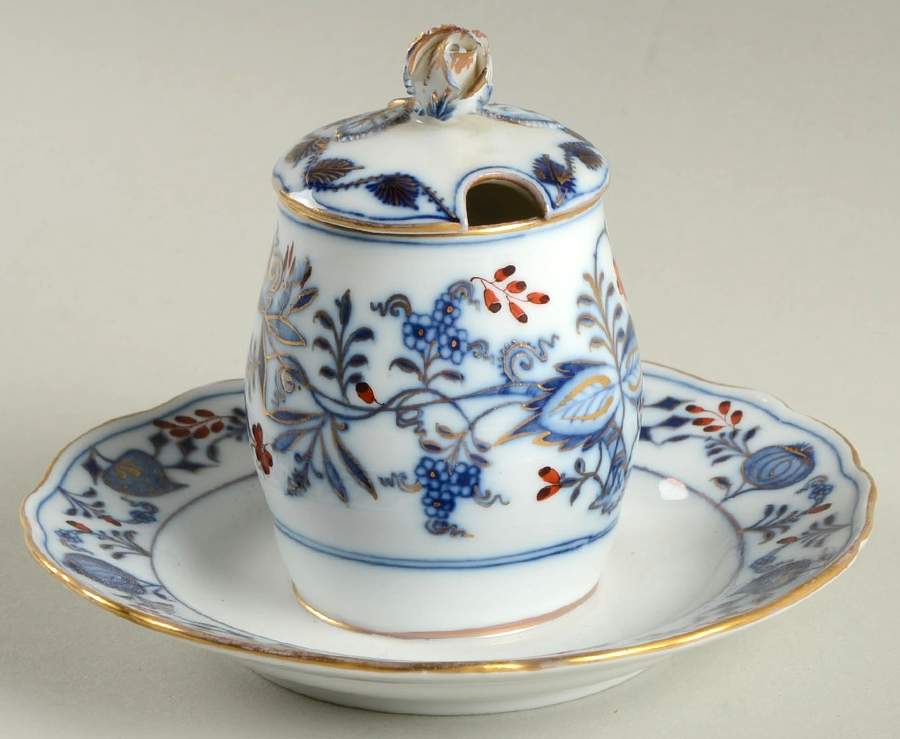 Blue Onion Rich Mustard with Lid & Attached Underplate by Meissen (Germany)-1