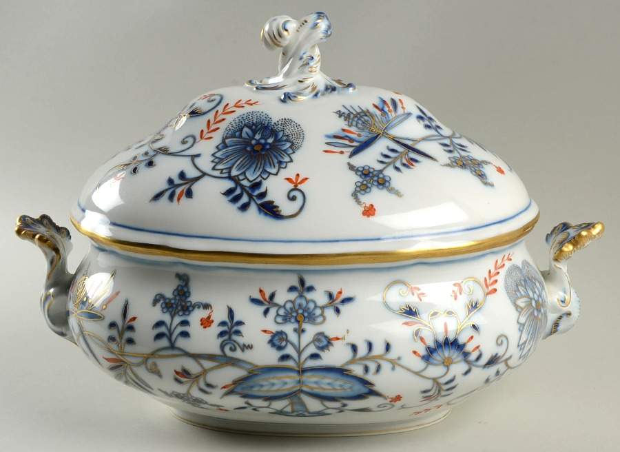 Blue Onion Rich Oval Tureen & Lid by Meissen (Germany)-1