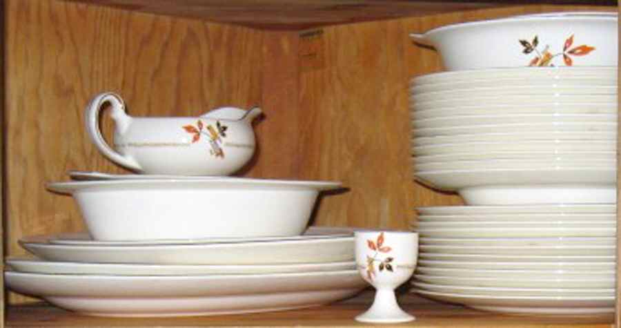 Aloma Gravy Boat with Attached Underplate by Alfred Meakin-1