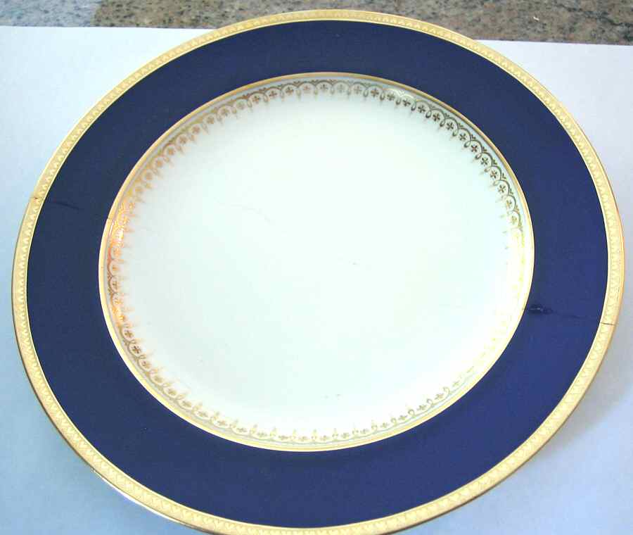 H2262 Dinner Plate by Minton-1