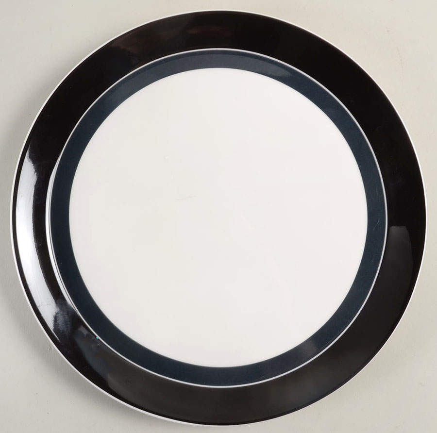 Circle Chic Black Dinner Plate by Mikasa-1