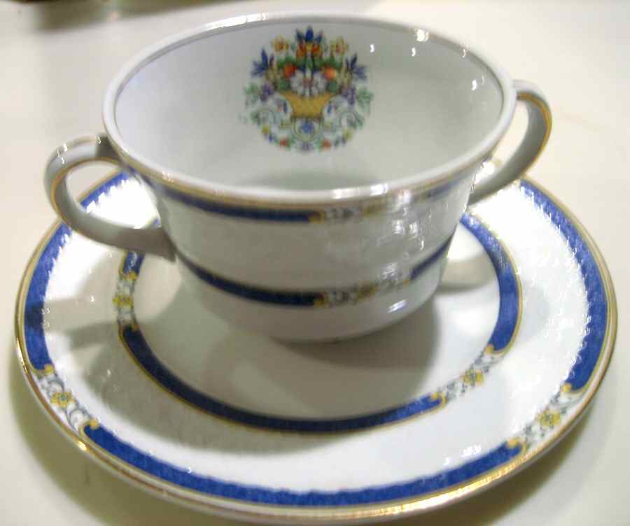 MEA133 (White) Footed Cream Soup Bowl & Saucer Set by Alfred Meakin-1