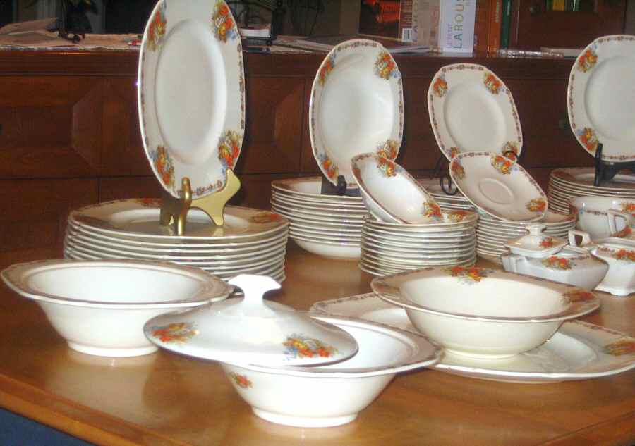 MAD227 Round Covered Vegetable by John Maddock & Sons-1