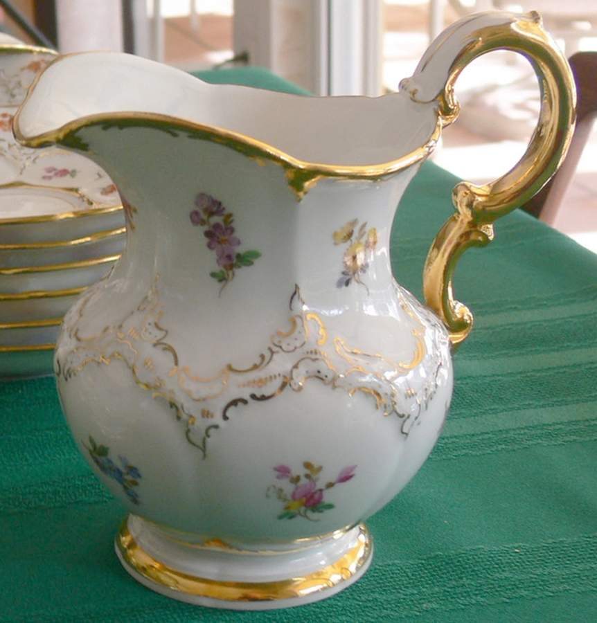 2172 Creamer by Meissen (Germany)-1