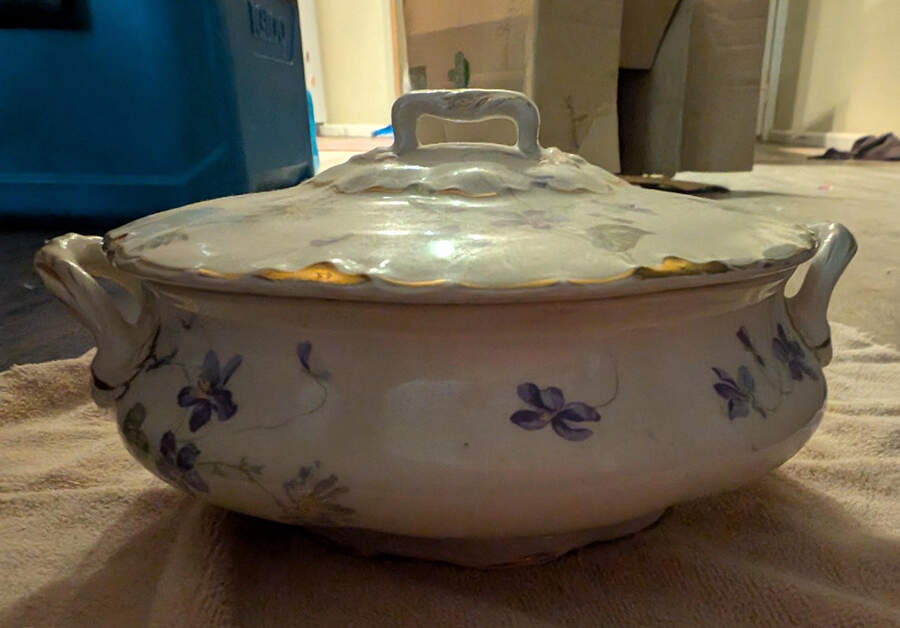 Violets Round Covered Vegetable by J & G Meakin-1