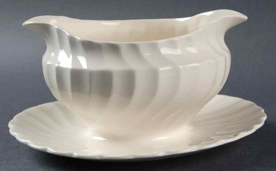 MYM8 Gravy Boat with Attached Underplate by Myott Meakin-1