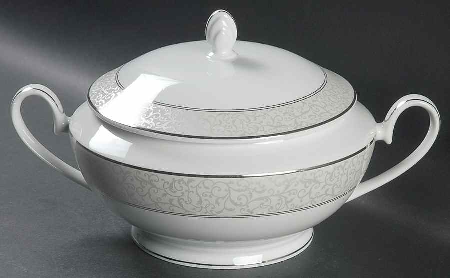 Parchment (China) 2 Qt Round Covered Casserole by Mikasa-1