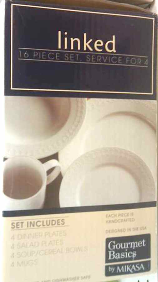 Linked Dinner Plate by Mikasa-1