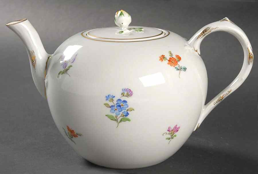 K24L Mini Teapot & Lid by Meissen (Germany)-1