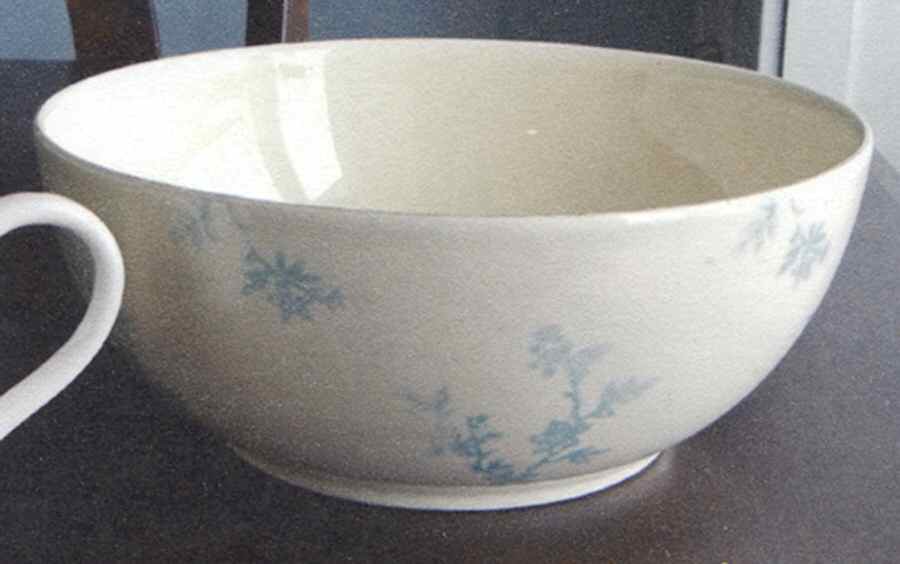 Miss Daisy Blue 9" Round Vegetable Bowl by Matceramica-1